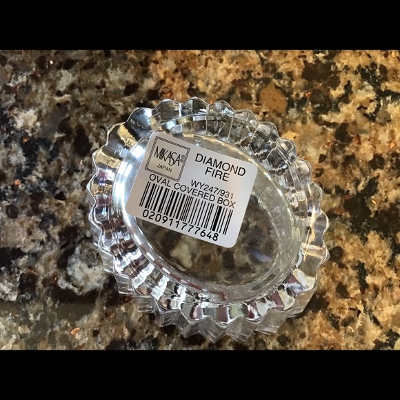 Mikasa Keepsake Crystal Box - Picture 3 of 3